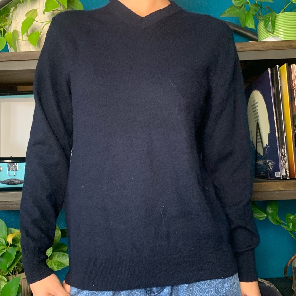 Garret Scott 100% Merino wool v-neck sweater
